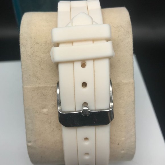 Geneva Platinum Women’s Silicone Quartz Watch with New Battery Model 6035 - Picture 4 of 8